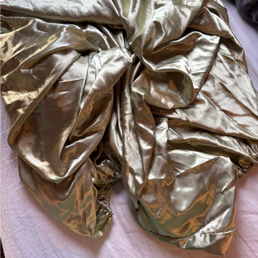 Silky Champagne Fitted Sheet - Luxury Home Bedding